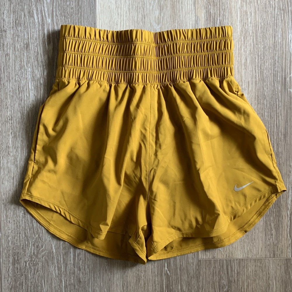 NIKE One Women's Dri-FIT Ultra High-Waisted 3" Brief-Lined Shorts - Picture 5 of 12
